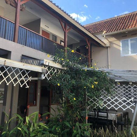 De Riau Guesthouse Bandung Exterior foto